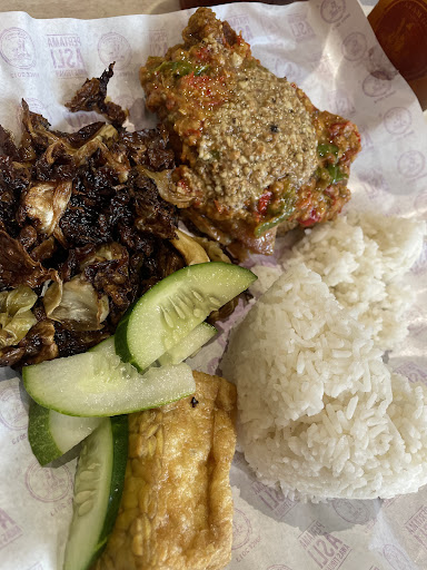 Ayam Gepuk Pak Gembus Dataran Pahlawan