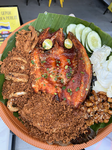 Ayam Gepuk Pak Raden Cmart Arau