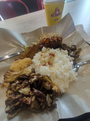 Ayam Gepuk Pak Gembus Dataran Pahlawan