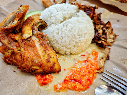 Ayam Gepuk Story taman molek