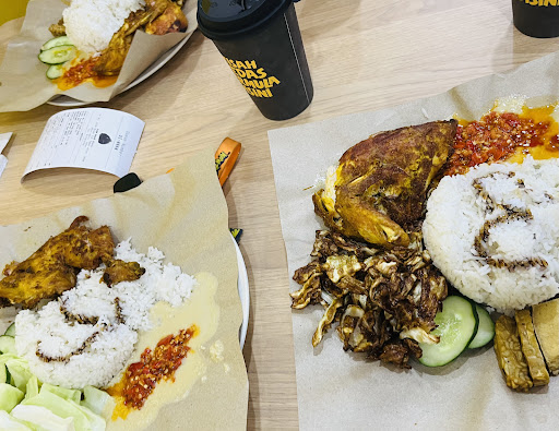 Ayam Gepuk Story taman molek